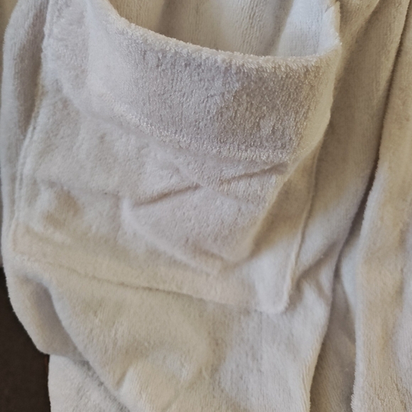 Skims Towel Robe - Picture 4 of 10